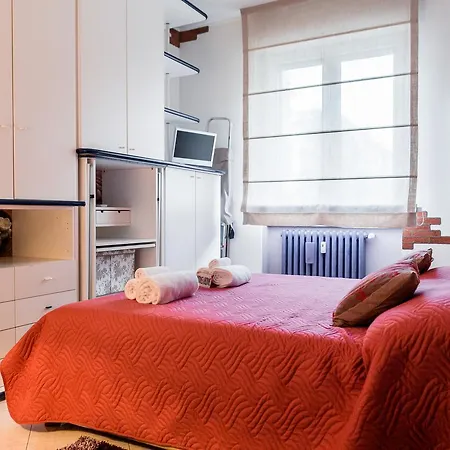 Lägenhet Lorenteggio Balcony Flat