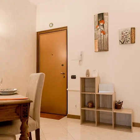 Lägenhet Lorenteggio Balcony Flat
