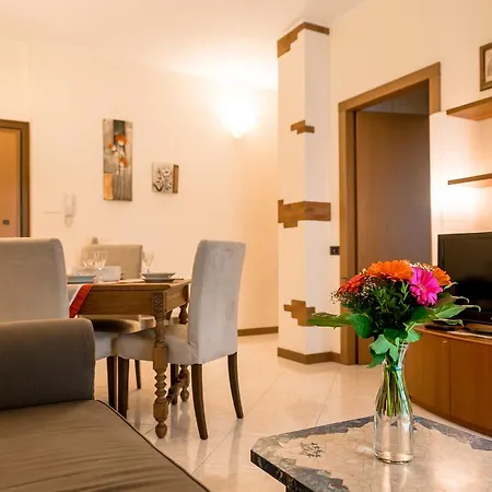 Lägenhet Lorenteggio Balcony Flat